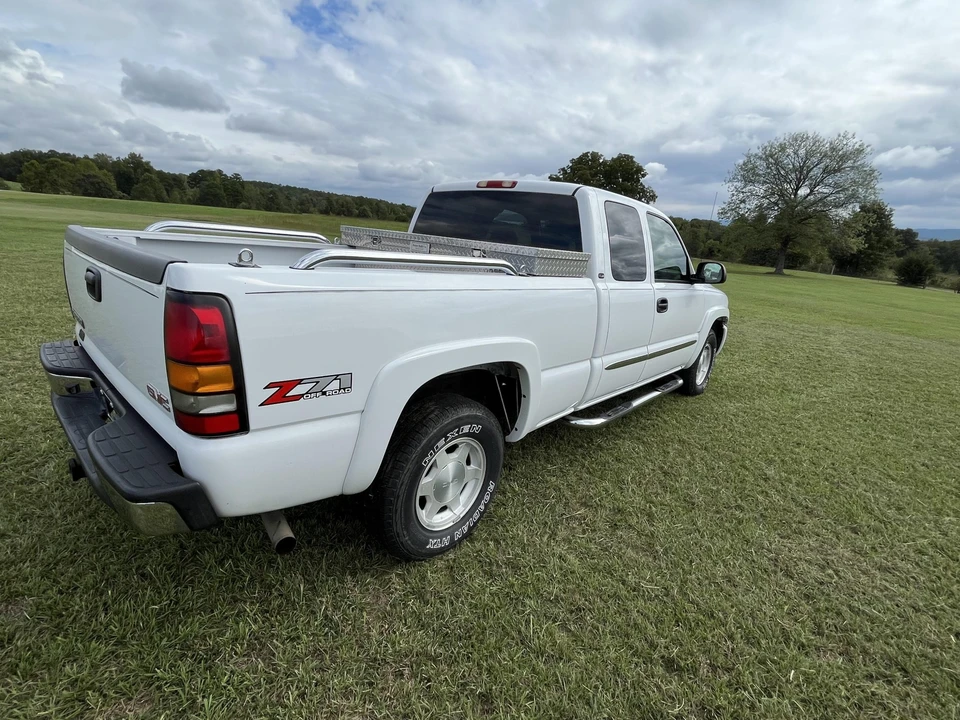 2004 GMC Sierra 2nd Gen - Image 18 of 31
