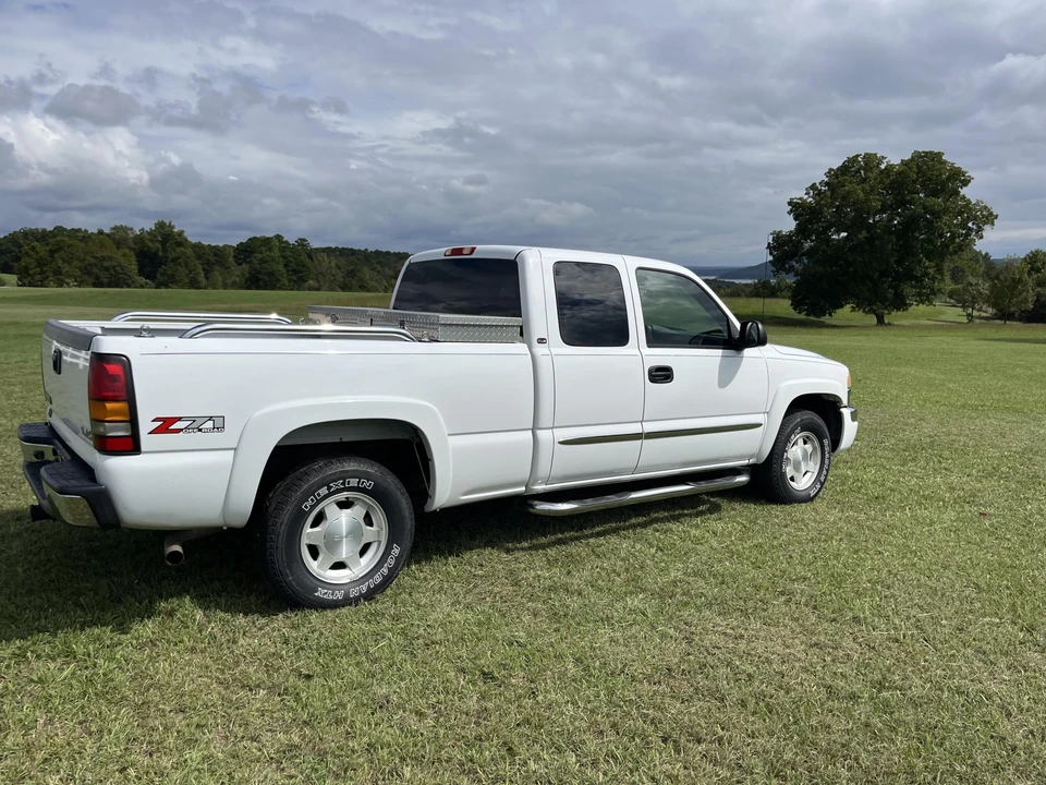 2004 GMC Sierra 2nd Gen - Image 19 of 31