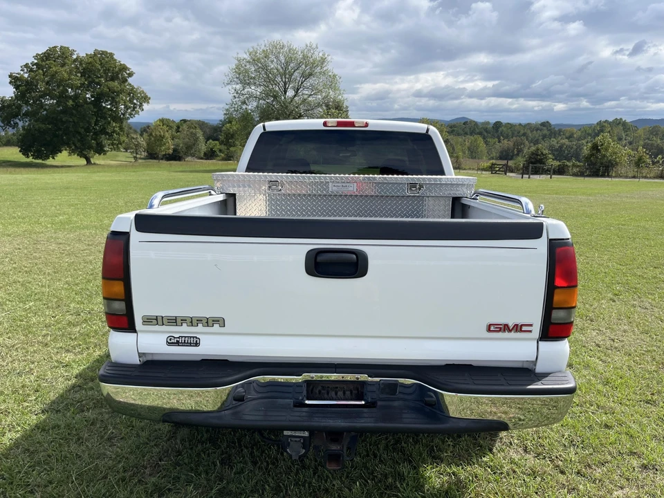 2004 GMC Sierra 2nd Gen - Image 13 of 31