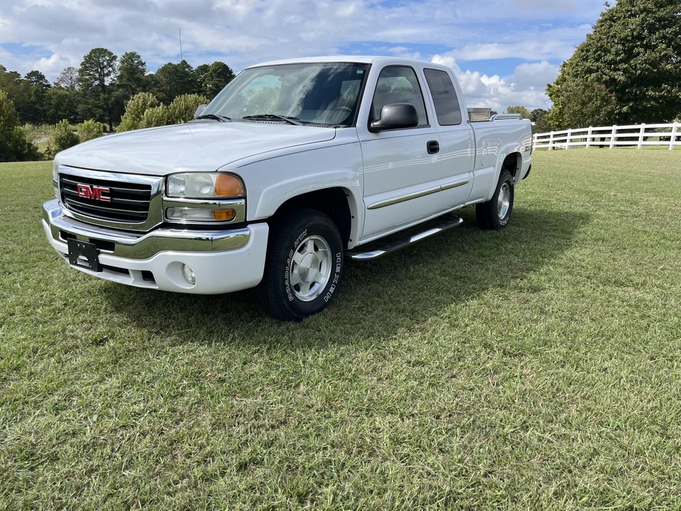 2004 GMC Sierra 2nd Gen - Image 5 of 31