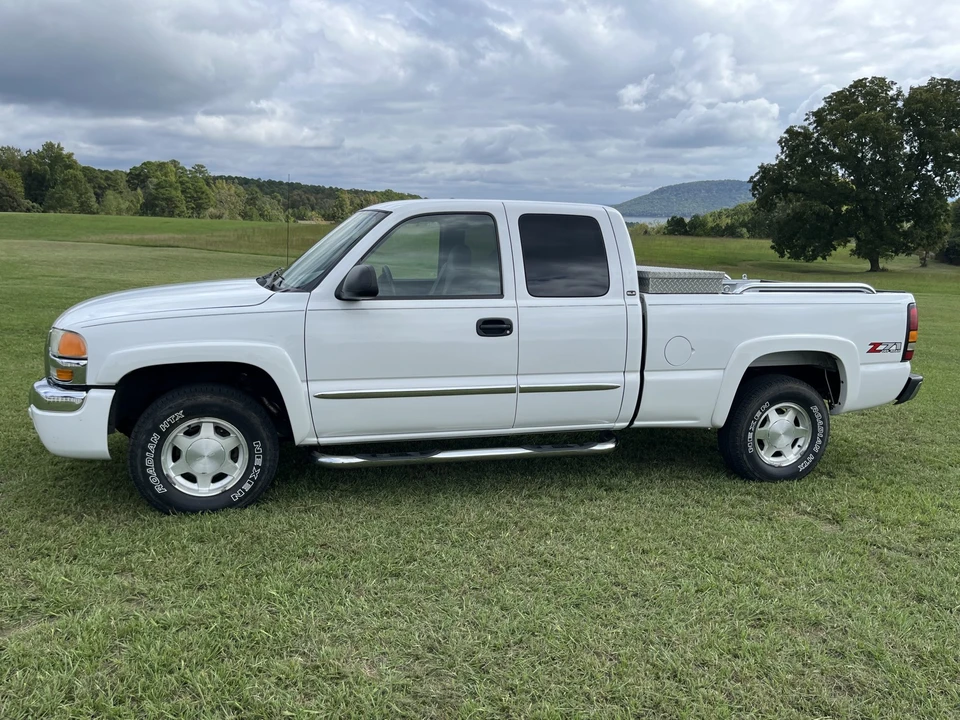 2004 GMC Sierra 2nd Gen - Image 9 of 31