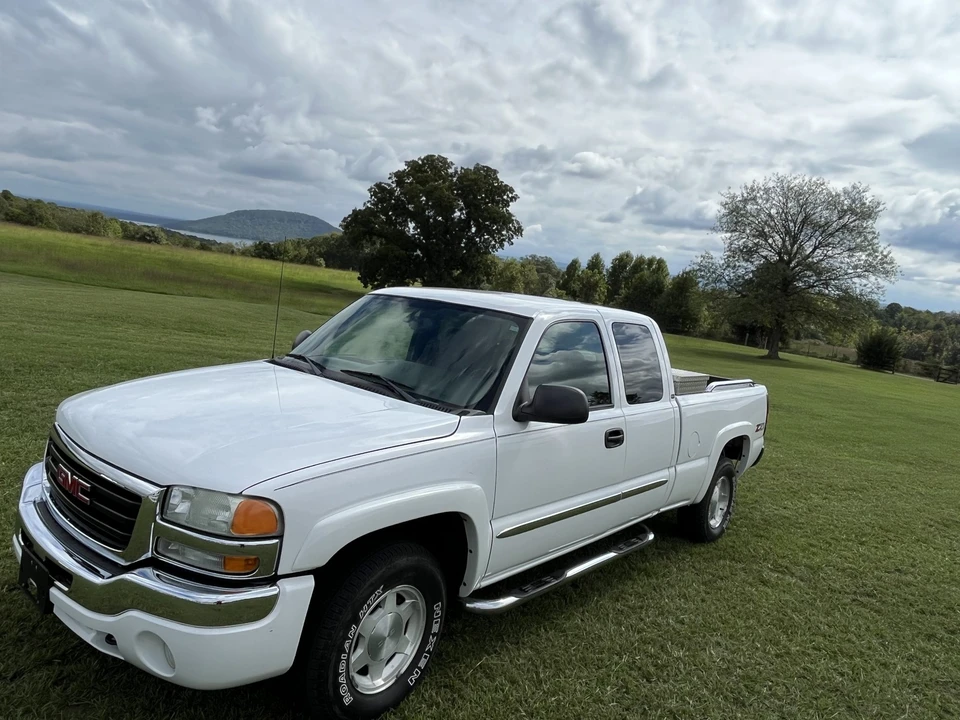 2004 GMC Sierra 2nd Gen - Image 6 of 31
