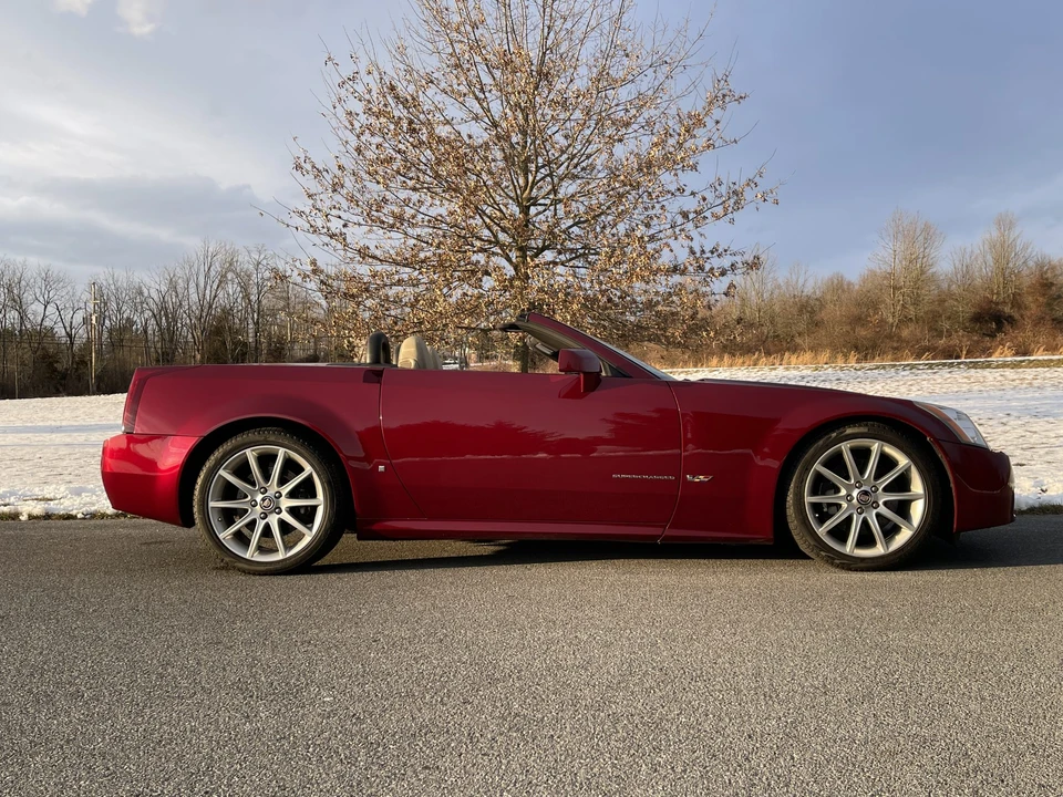 2007 Cadillac XLR-V - Image 22 of 31