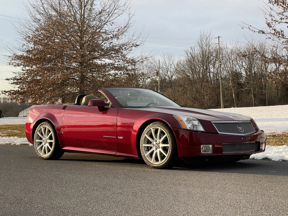 2007 Cadillac XLR-V - Image 2 of 31