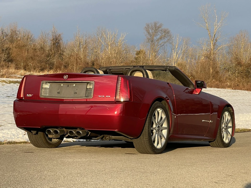2007 Cadillac XLR-V - Image 18 of 31