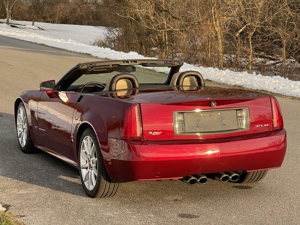 2007 Cadillac XLR-V - Image 15 of 31