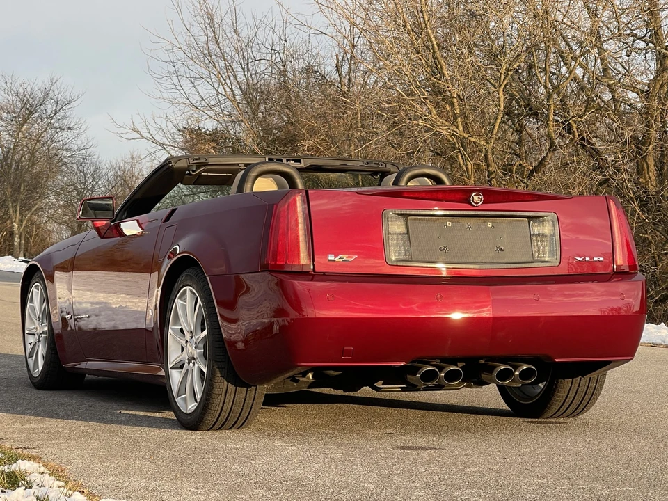 2007 Cadillac XLR-V - Image 14 of 31