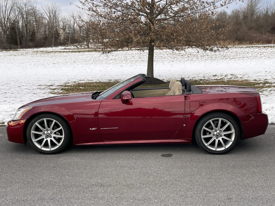 2007 Cadillac XLR-V - Image 11 of 31