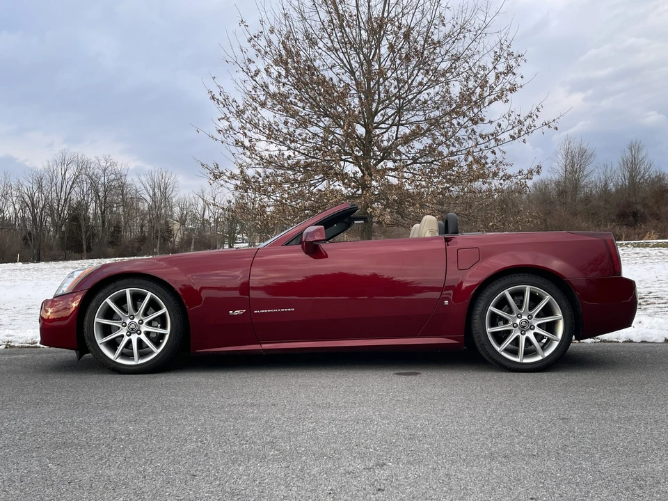 2007 Cadillac XLR-V - Image 10 of 31