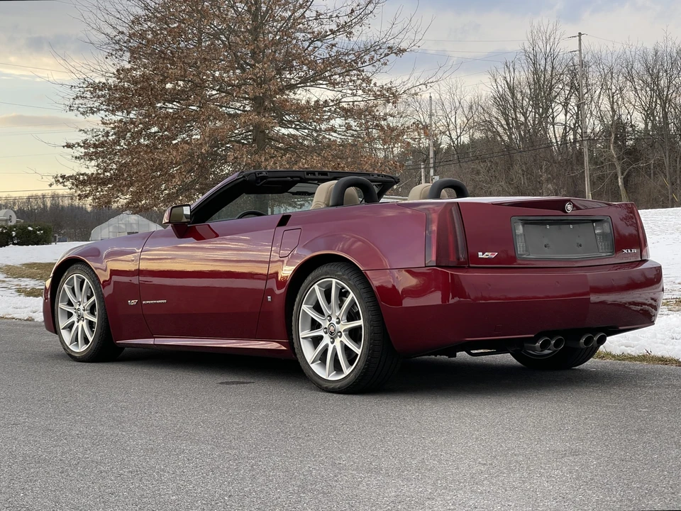 2007 Cadillac XLR-V - Image 12 of 31