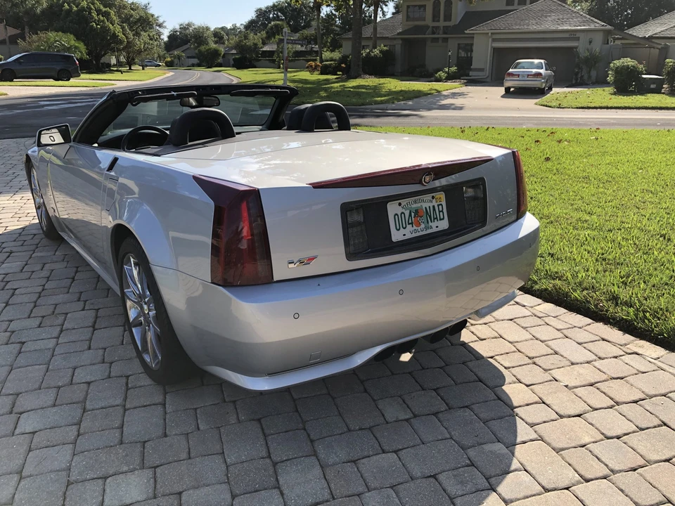 2009 Cadillac XLR-V - Image 6 of 31