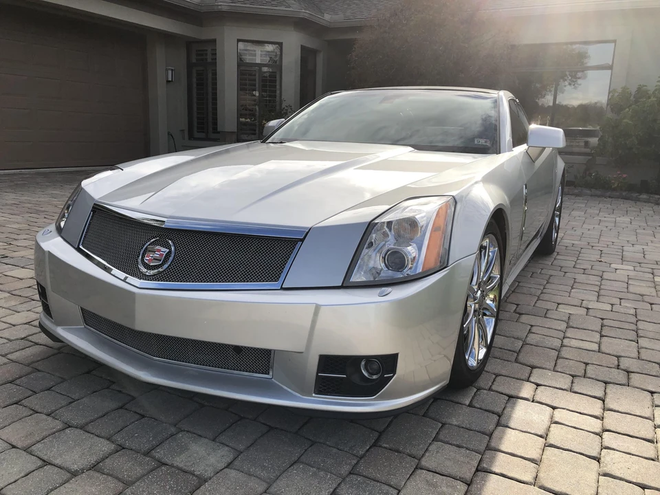 2009 Cadillac XLR-V - Image 2 of 31