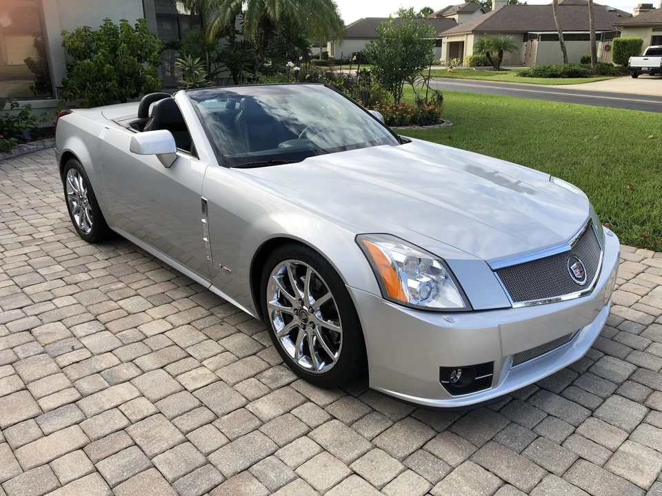2009 Cadillac XLR-V - Image 12 of 31