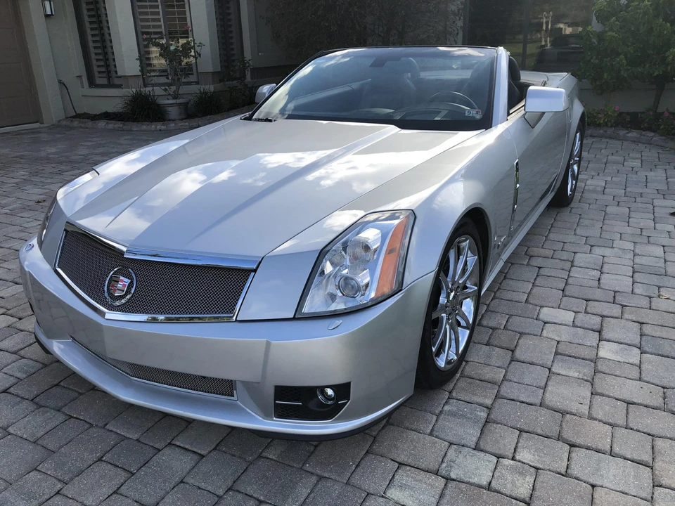 2009 Cadillac XLR-V - Image 3 of 31