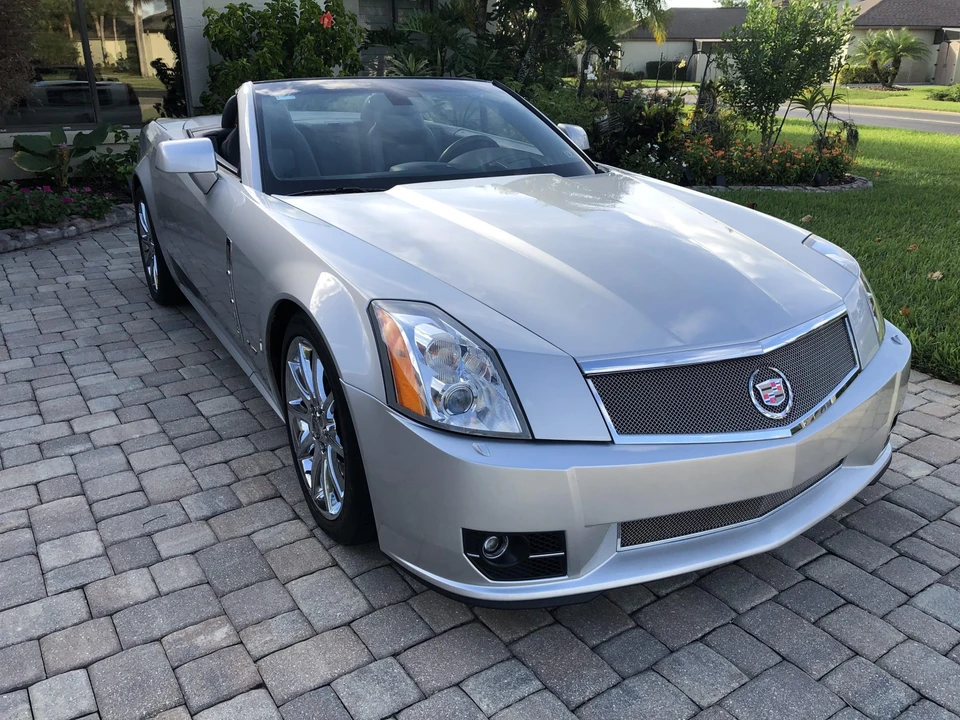 2009 Cadillac XLR-V - Image 13 of 31