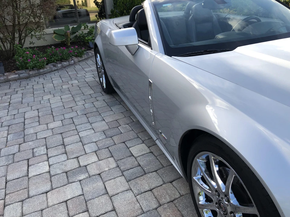 2009 Cadillac XLR-V - Image 16 of 31