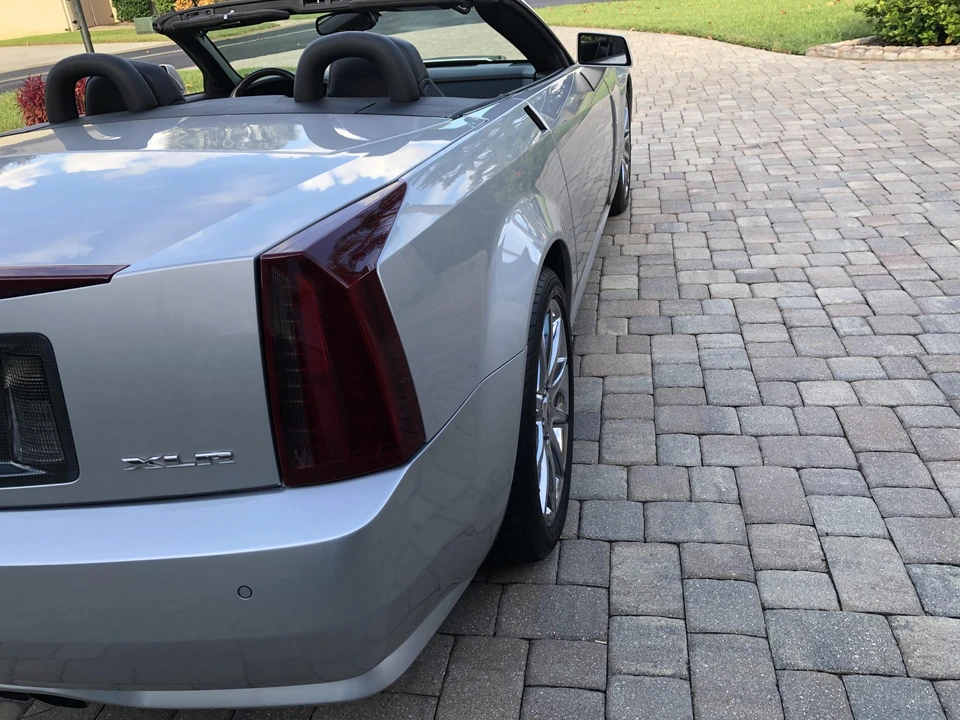 2009 Cadillac XLR-V - Image 29 of 31
