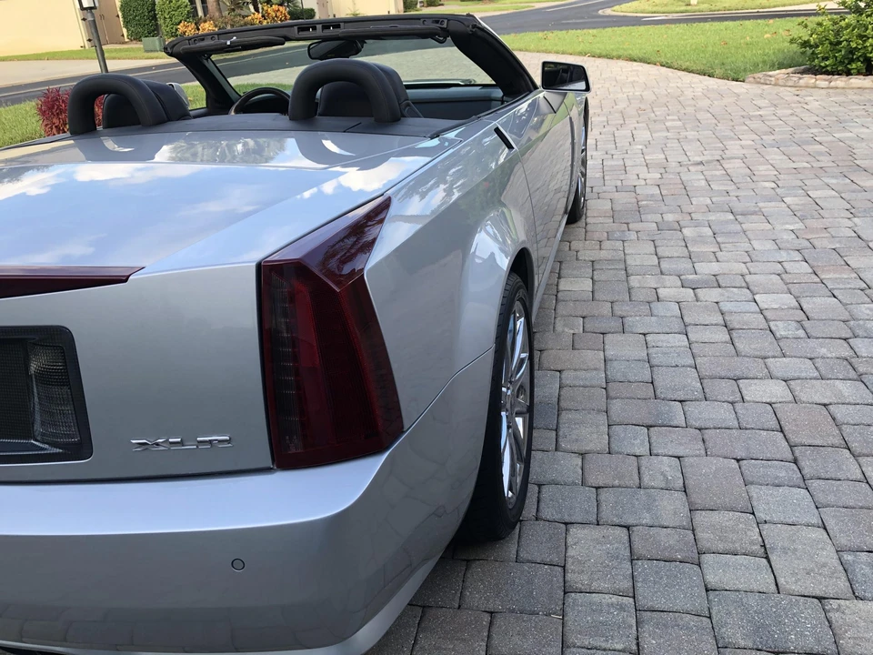 2009 Cadillac XLR-V - Image 28 of 31