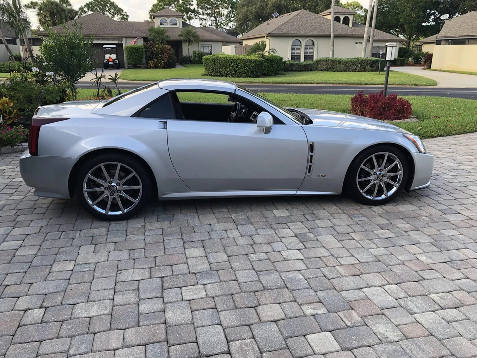 2009 Cadillac XLR-V - Image 8 of 31