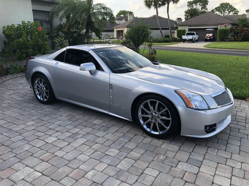 2009 Cadillac XLR-V - Image 10 of 31