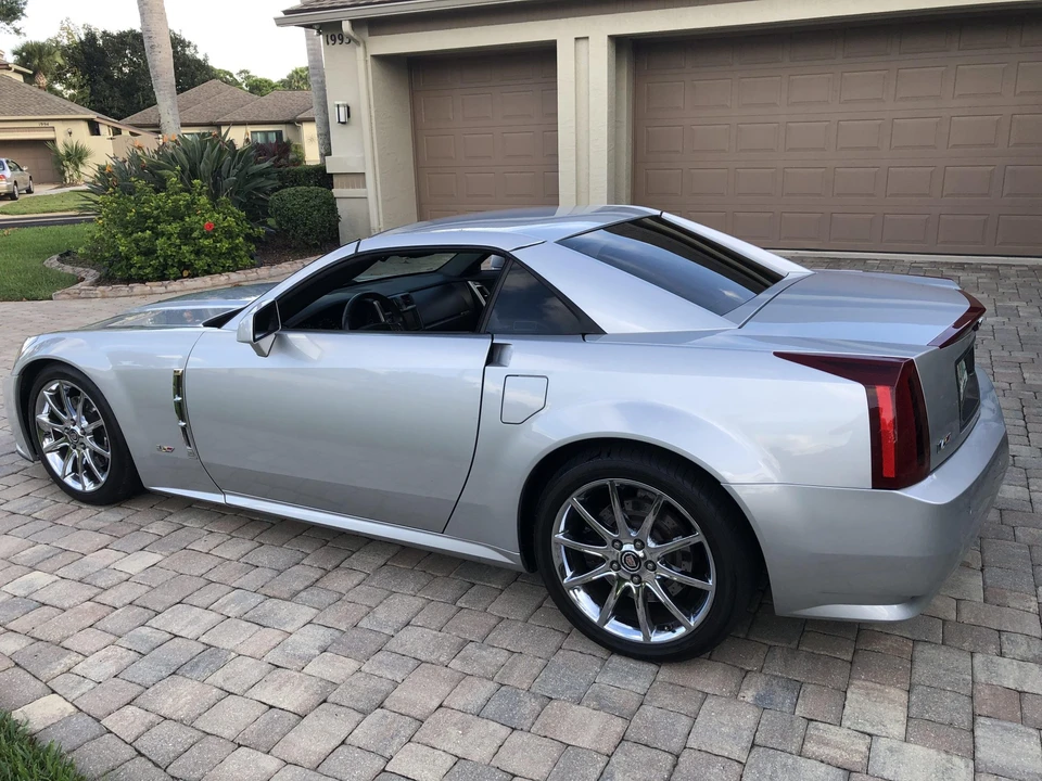 2009 Cadillac XLR-V - Image 5 of 31