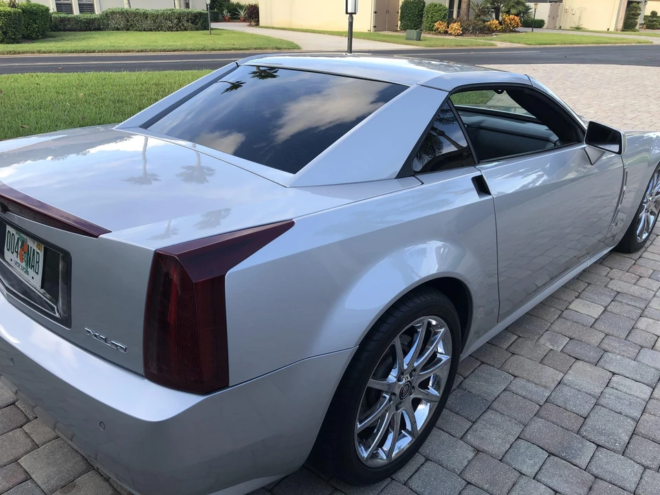2009 Cadillac XLR-V - Image 30 of 31