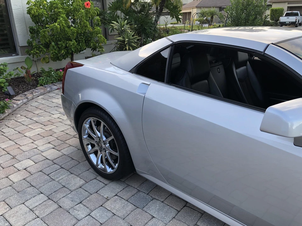 2009 Cadillac XLR-V - Image 17 of 31