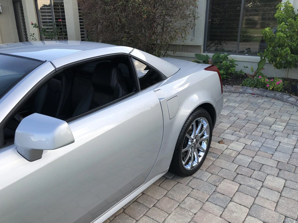 2009 Cadillac XLR-V - Image 24 of 31