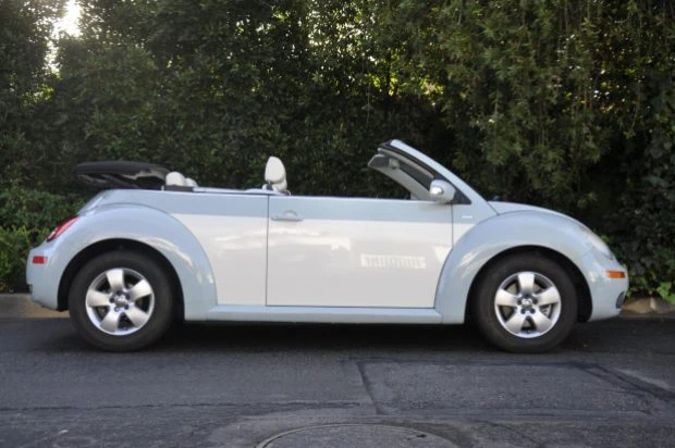 2010 Volkswagen New Beetle - Image 3 of 8