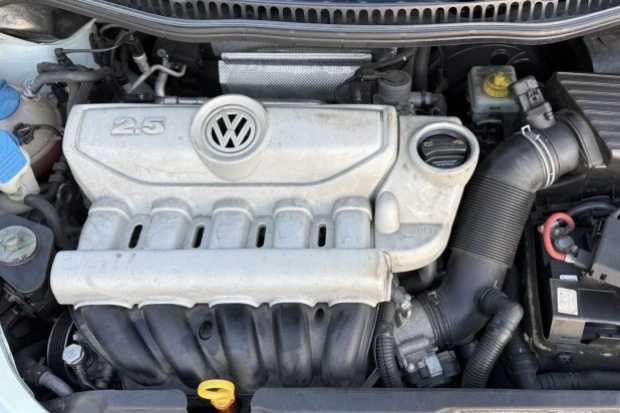 2010 Volkswagen New Beetle - Image 7 of 8