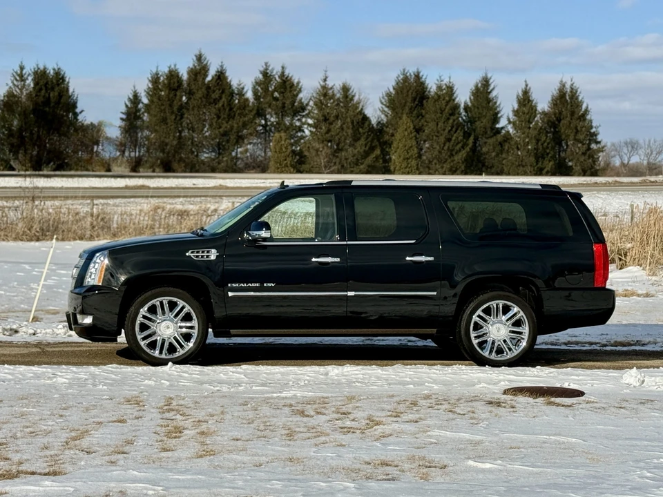 2011 Cadillac Escalade & EXT 3rd Gen - Image 11 of 31