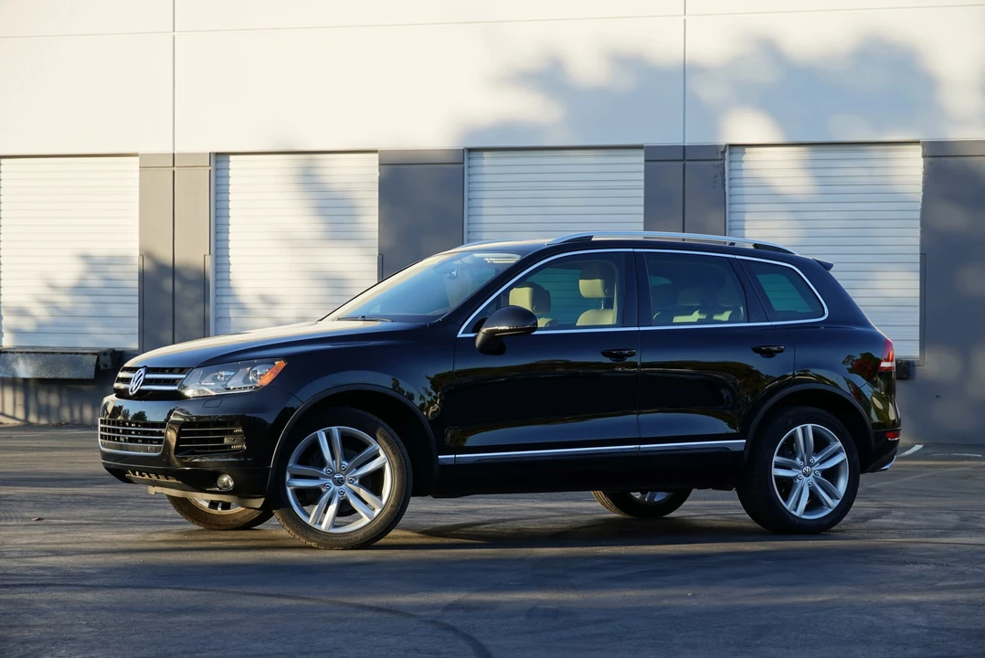 2014 Volkswagen Touareg - Image 2 of 31