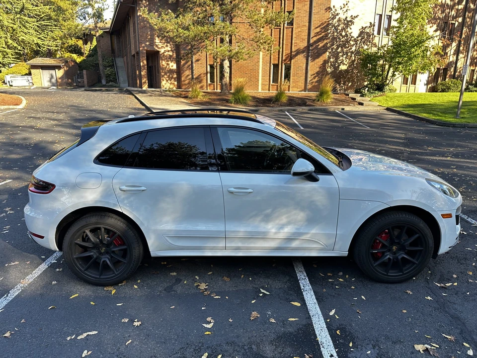 2015 Porsche Macan Turbo - Image 30 of 31