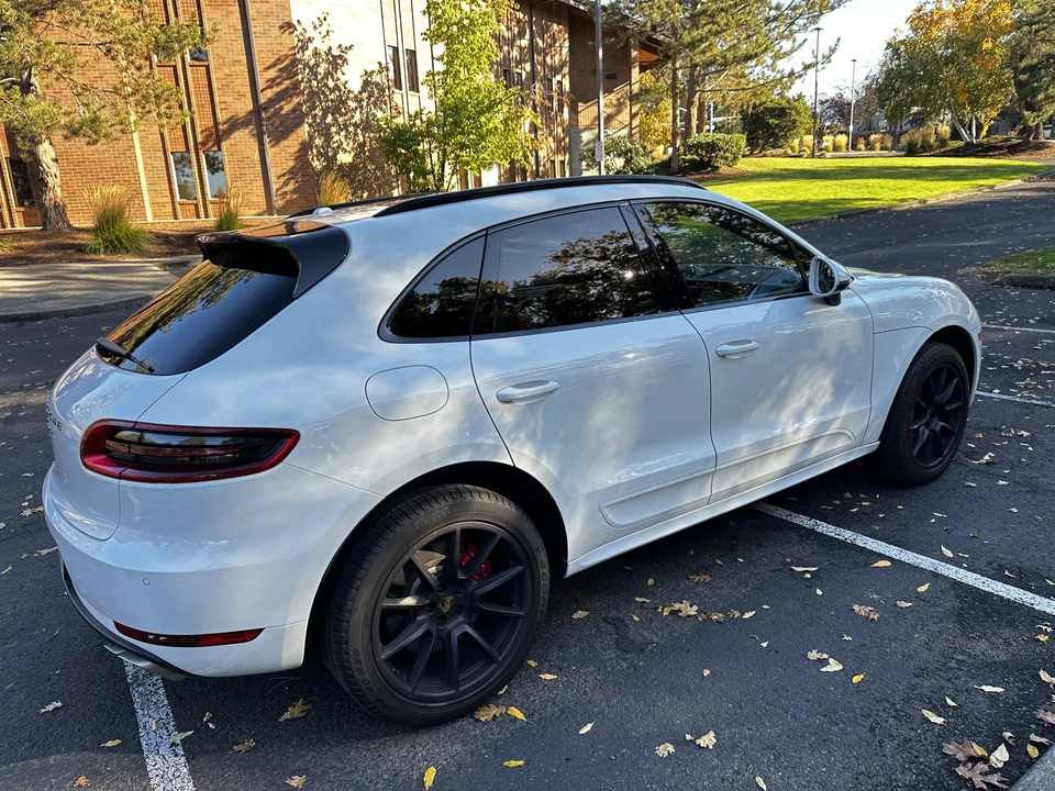 2015 Porsche Macan Turbo - Image 29 of 31