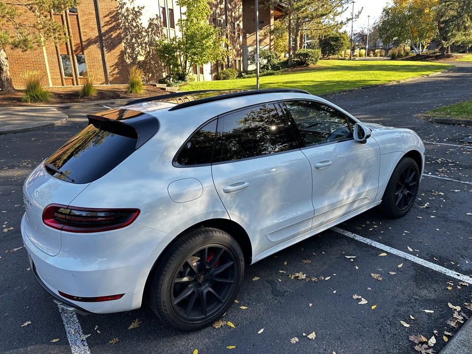 2015 Porsche Macan Turbo - Image 27 of 31