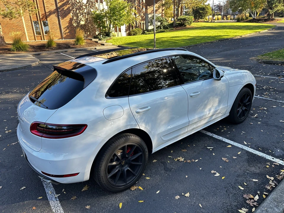 2015 Porsche Macan Turbo - Image 28 of 31