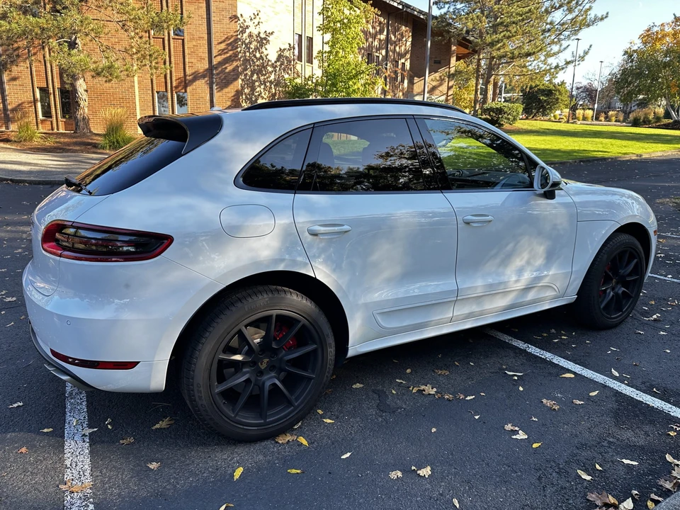2015 Porsche Macan Turbo - Image 25 of 31