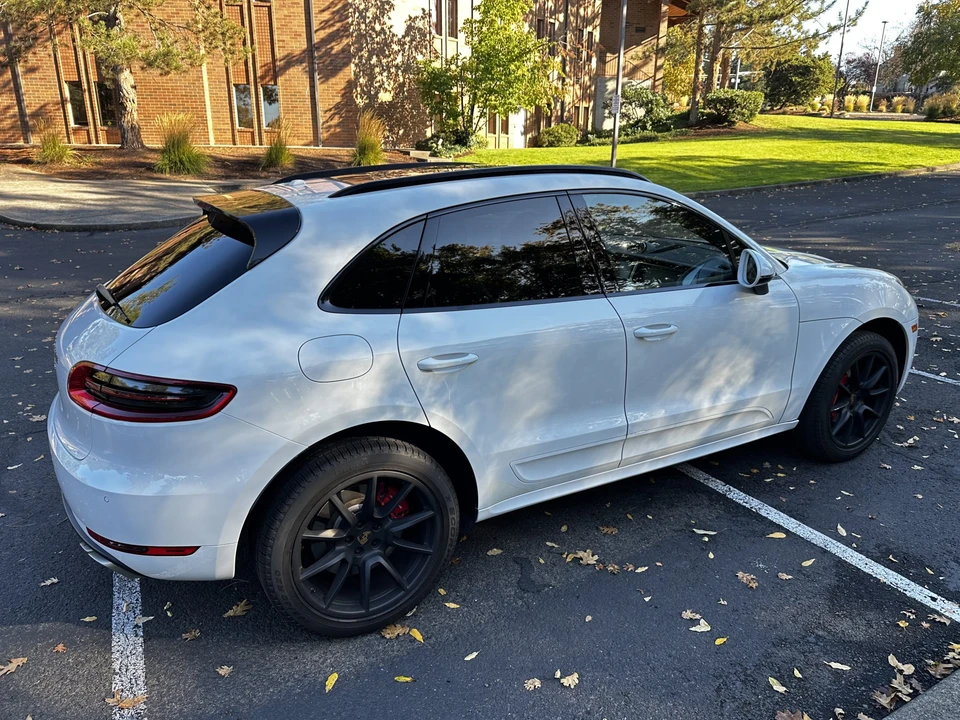 2015 Porsche Macan Turbo - Image 26 of 31