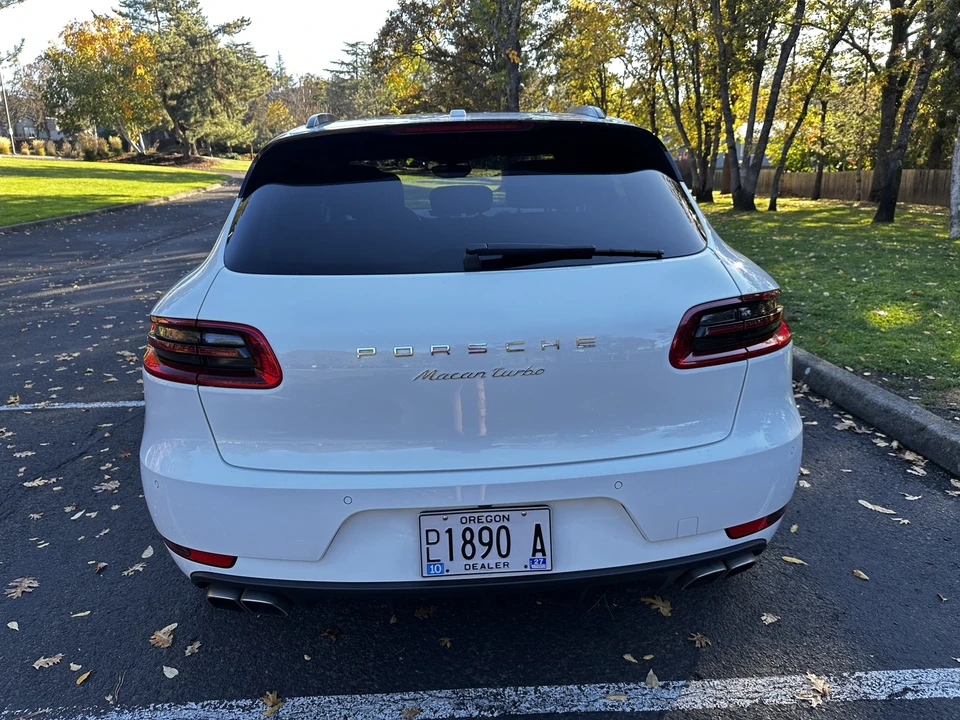 2015 Porsche Macan Turbo - Image 22 of 31
