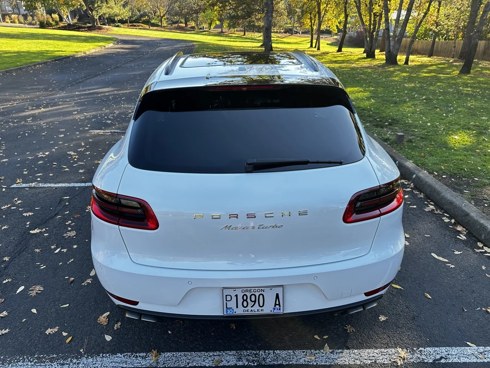 2015 Porsche Macan Turbo - Image 20 of 31