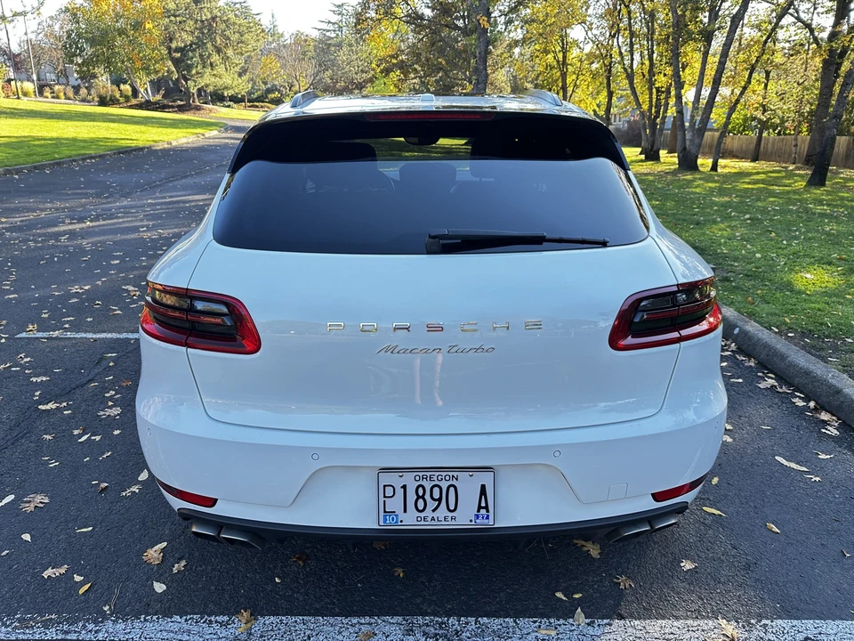 2015 Porsche Macan Turbo - Image 21 of 31
