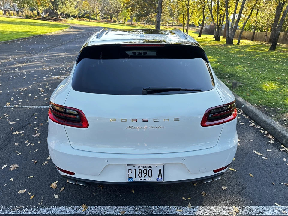 2015 Porsche Macan Turbo - Image 17 of 31
