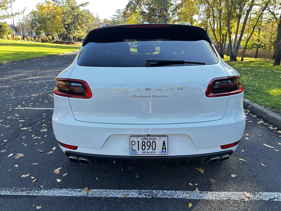 2015 Porsche Macan Turbo - Image 18 of 31