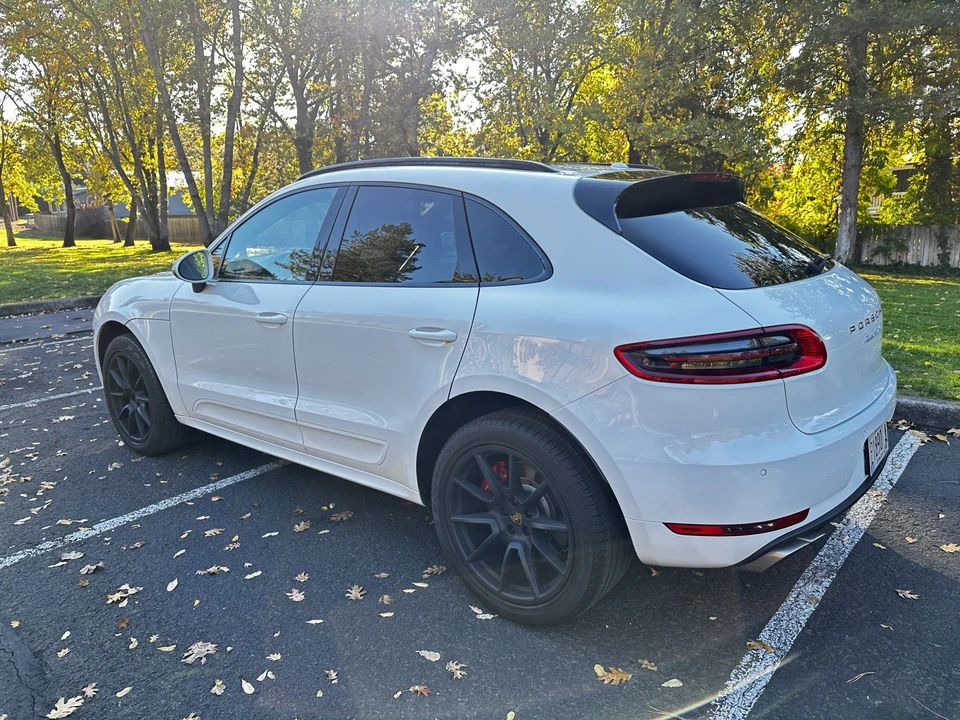 2015 Porsche Macan Turbo - Image 16 of 31
