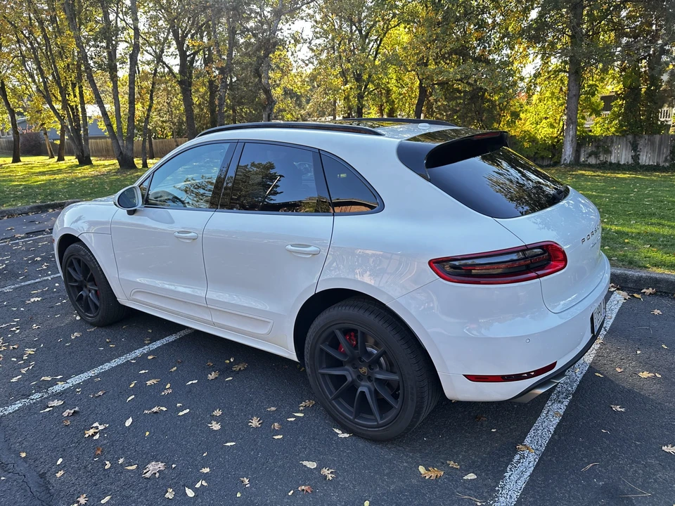 2015 Porsche Macan Turbo - Image 13 of 31