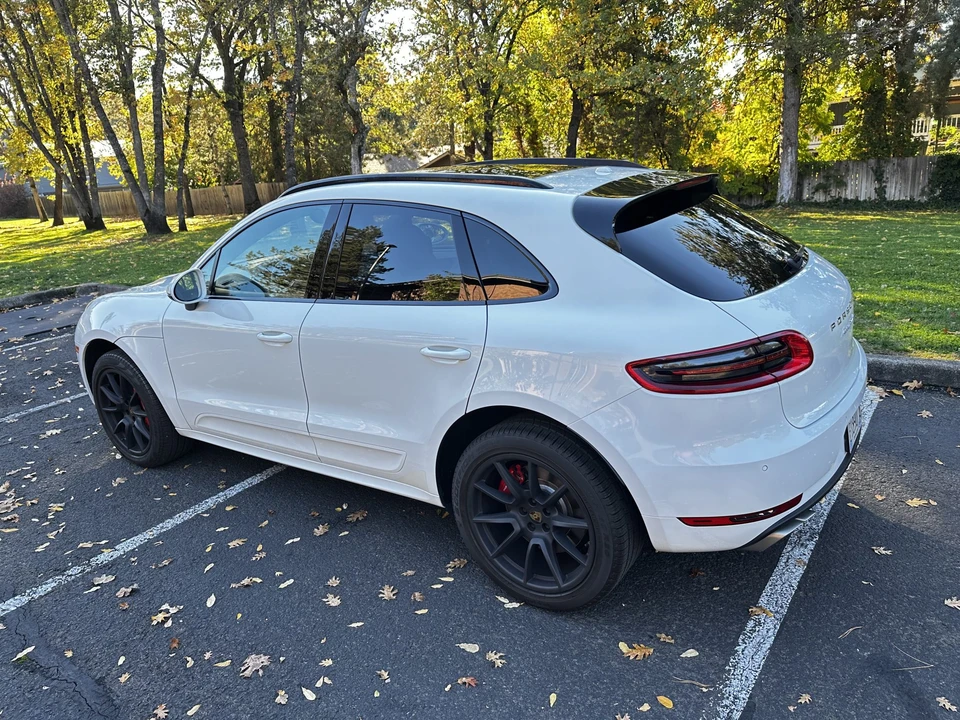 2015 Porsche Macan Turbo - Image 14 of 31