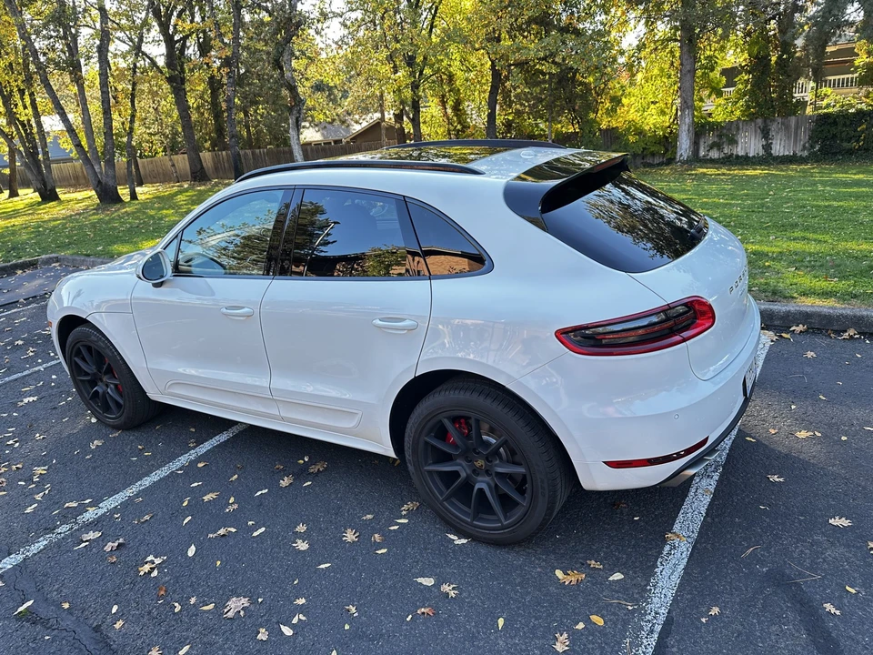 2015 Porsche Macan Turbo - Image 15 of 31