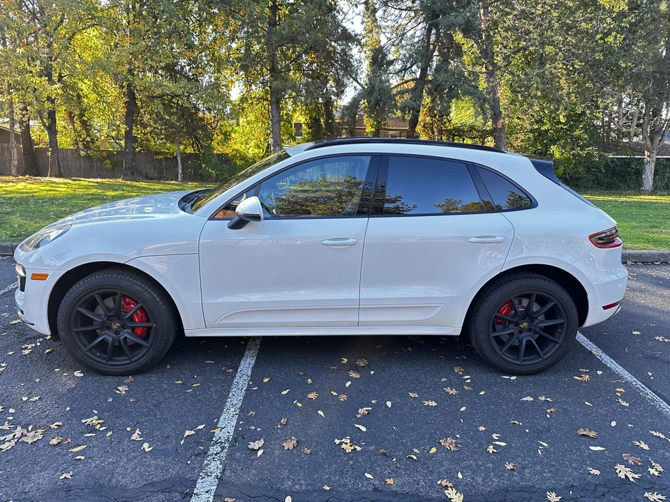 2015 Porsche Macan Turbo - Image 12 of 31