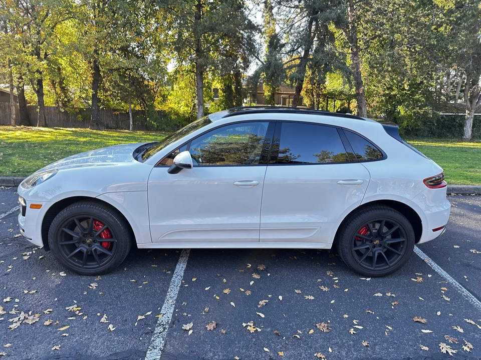 2015 Porsche Macan Turbo - Image 8 of 31