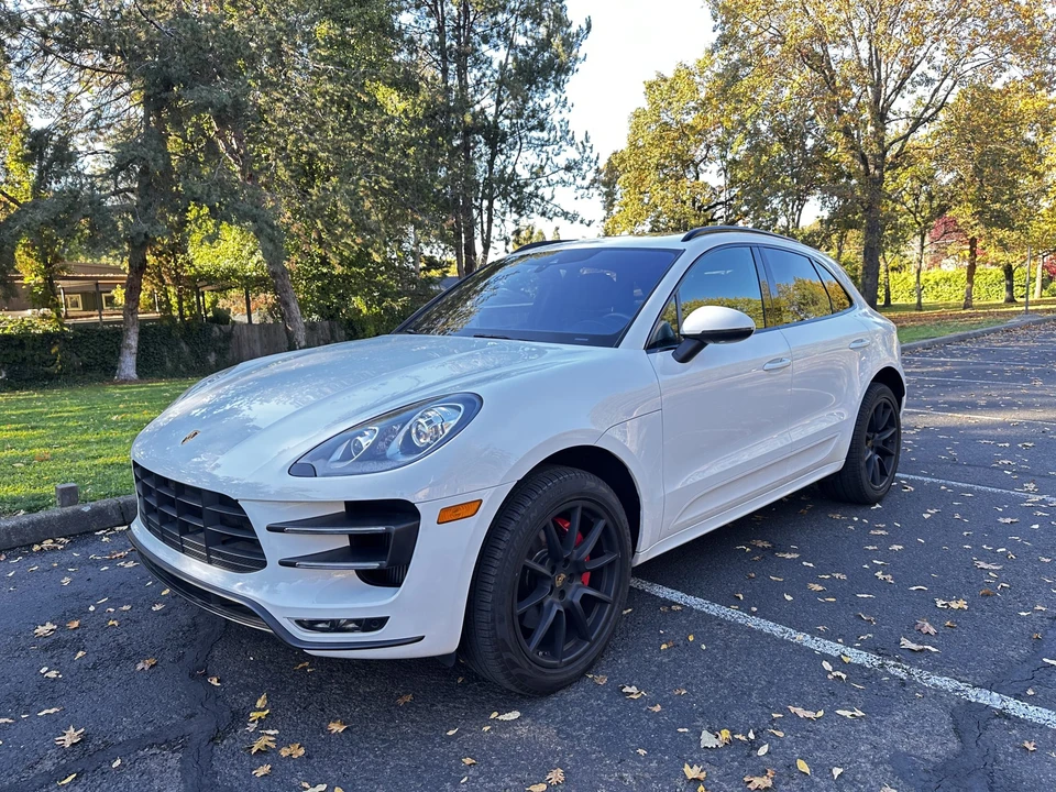 2015 Porsche Macan Turbo - Image 4 of 31